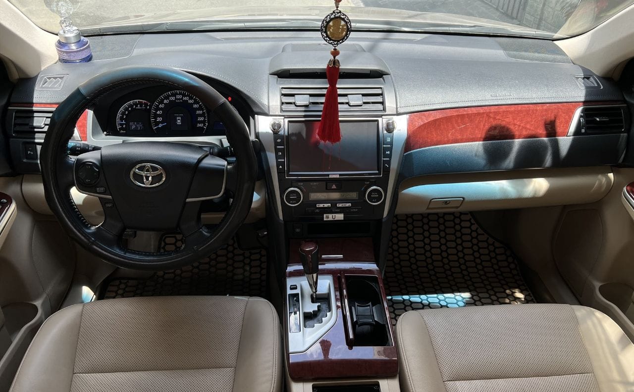 Toyota Camry 2014 Màu Vàng 4